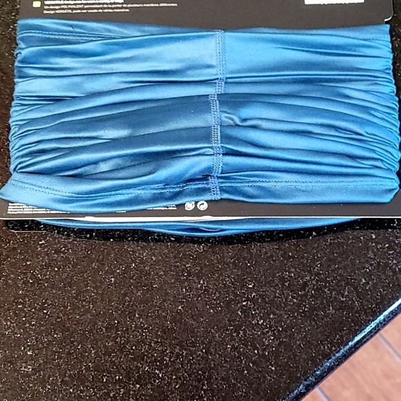 Nike Unisex Neck Wrap - Picture 3 of 7